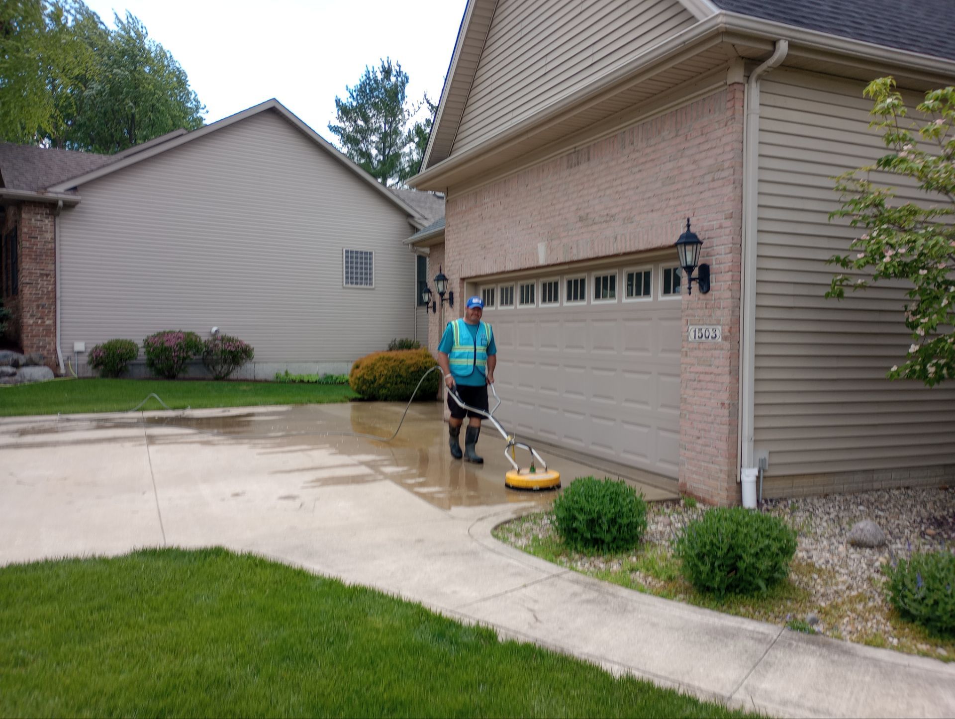Recent Pressure's On pressure washing project photo